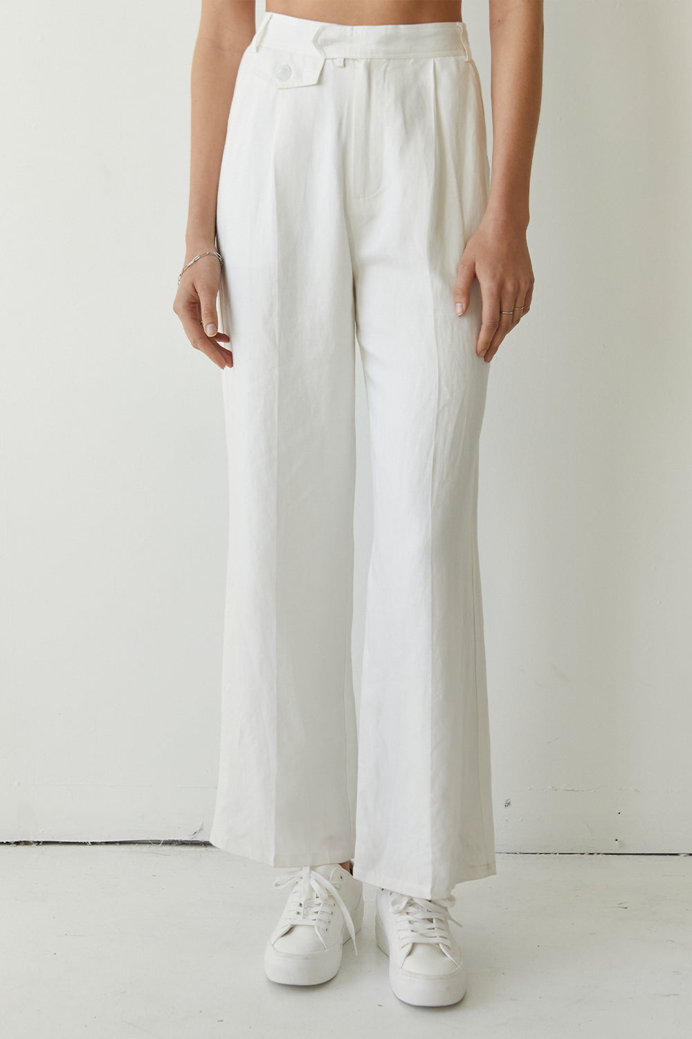Off White Casual High - Waisted Parallel Cargo Trouser Pants for Women -  699 - EFab Enterprises at Rs 649.00, New Delhi | ID: 2852228870030